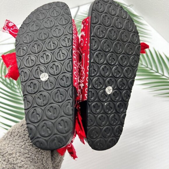 Arizona Love Red/White Apache Bandana-Detail Open-Toe Slingback Sandals - Picture 8 of 10